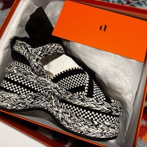 New in Box AMAMBAIH Carmen Platform Sandals